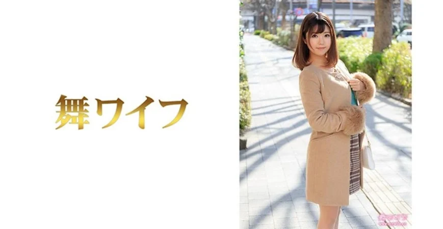 逼逼非常粉嫩颜值不错少妇自摸诱惑，性感丁字裤拨开掰穴特写，脱掉摆弄姿势非常诱人